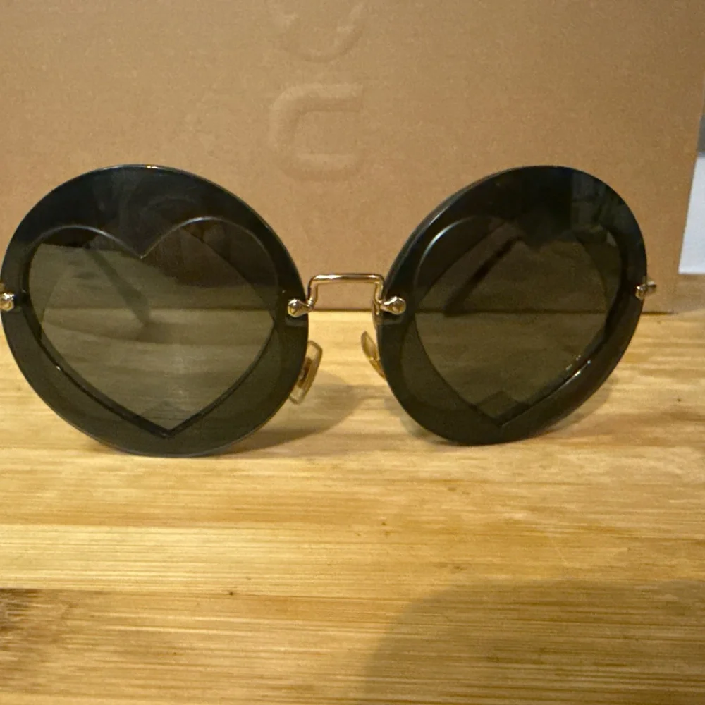 MIU MIU 62mm Layered Heart Round Sunglasses In Grey Mirror - NWOT - Picture 15 of 16